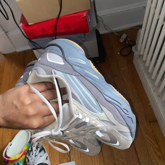 Yeezy boost 700 v2 tephra main image 4